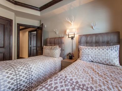 Luxury Vail 3 Bedroom Ski Condo - Sleeps 6 - Mountain Views Luxury Vail 3 Bedroom Ski Condo - Sleeps 6 - Mountain Views